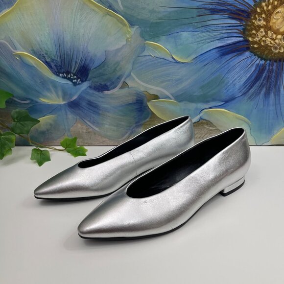 Marc Fisher Women's Gunner Pointy Toe Slip- On Dress Flats in Silver Size 6 - Picture 2 of 10